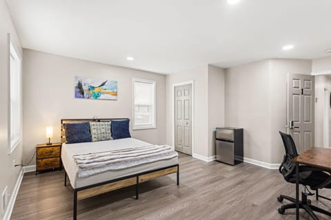 Newly Renovated  Baltimore Living  Utilities Included  High-Speed Wi-Fi  Prime Location (id. 35579)