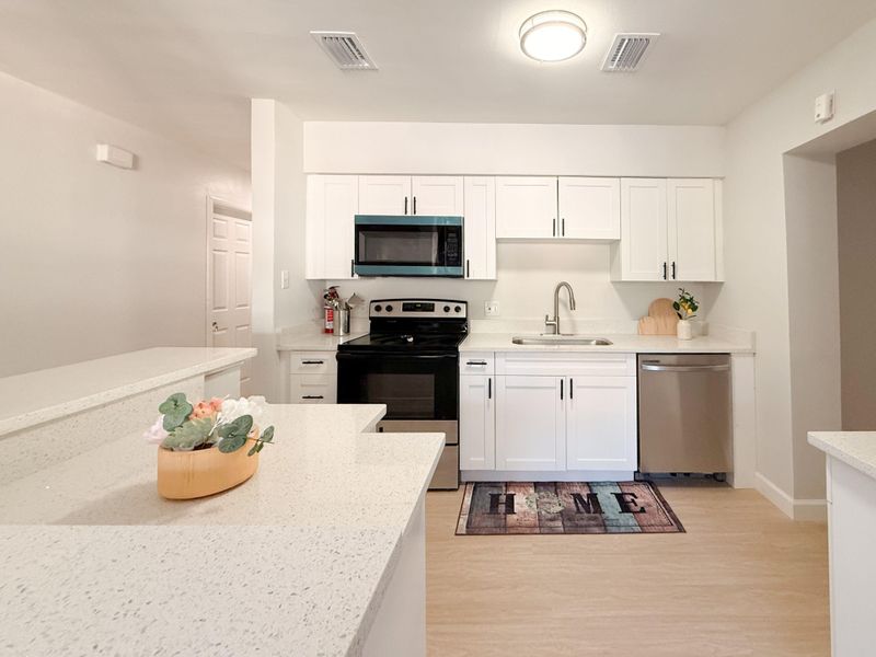 roommates in Undisclosed, Tampa, FL 33610 Welcome to your FULLY remodeled personal retreat.  You are only 7 mins Ybor  and right near a great farmers market  that has great prices on all your grocery needs. (id. 21462) - cirtru.com