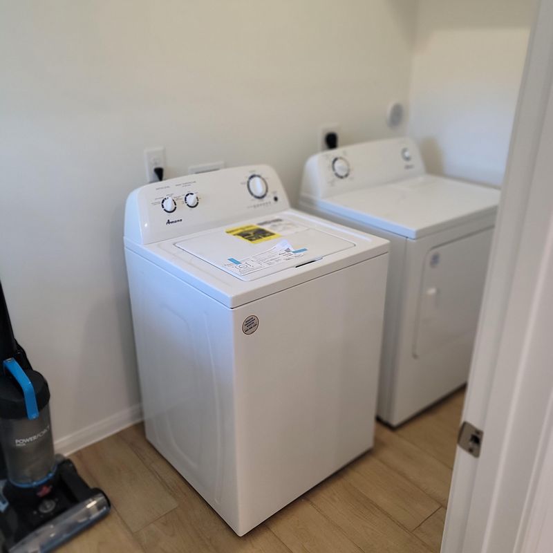 roommates in Undisclosed, Cypress, TX 77433 Spacious & beautiful Houston House with Television (id. 11823) - cirtru.com