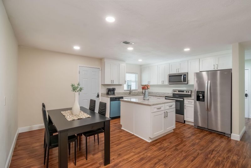roommates in Undisclosed, Ocala, FL 34471 Newly Renovated & Full of Comfort – Your Ocala Retreat Awaits (id. 14901) - cirtru.com