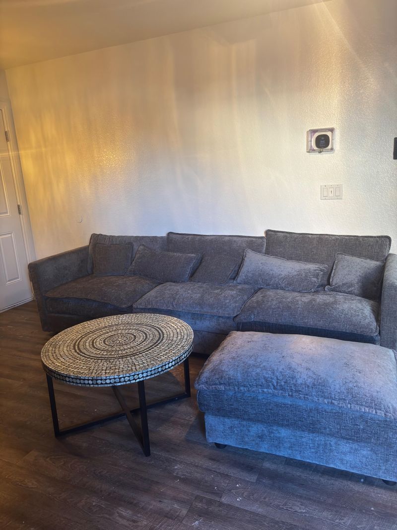 roommates in Undisclosed, Las Vegas, NV 89129 Set in a calm, quiet neighborhood, yet conveniently only 10–15 minutes from the Strip when you want (id. 29668) - cirtru.com