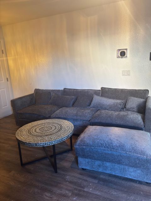 Set in a calm, quiet neighborhood, yet conveniently only 10–15 minutes from the Strip when you want (id. 29668)