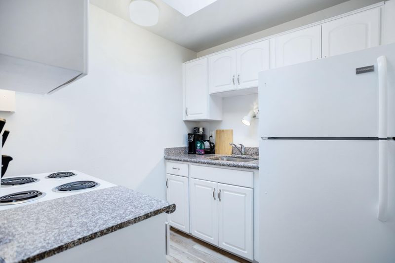 roommates in Undisclosed, Seattle, WA 98119 Fully Furnished Rooms in Queen Anne Seattle - 221 (id. 30200) - cirtru.com