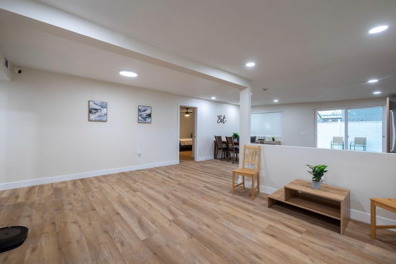 roommates in Undisclosed, Las Vegas, NV 89121 L@@K New paint, new floors, new beds, andddd everything else is new as well. Come enjoy a spacious renovated home today. (id. 28385) - cirtru.com