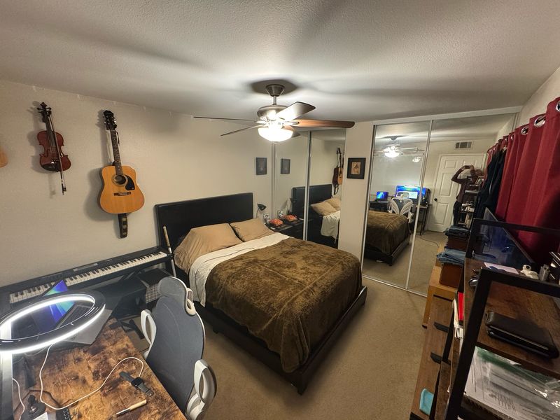 roommates in Woodland Hills Private Room in 2Bed.2Bath - cirtru.com