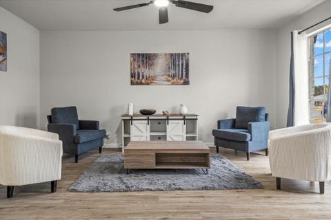 Brand-New Remodel | Walk to Bus Stops, Minutes to Walmart | Comfortable Furnished Rooms - Quiet Home (id. 29683)