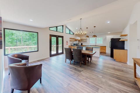 Your new hideaway with Nature View in Douglasville awaits! (id. 5520)