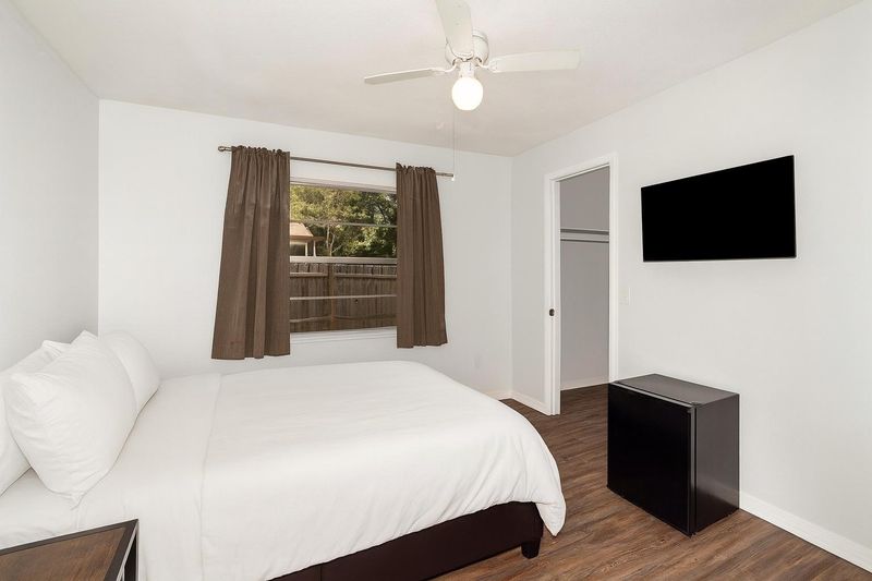 roommates in Undisclosed, Altamonte Springs, FL 32714 Luxury Living in Altamonte House w/ Pool  |  Modern, Renovated June 2025 |  Walk to Shops |  Near Transit |  Top Host | Clean, Stylish, Move-In Ready |  Utilities + Wi-Fi |  Furnished Rooms (id. 14125) - cirtru.com