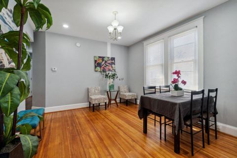 Charming Frankford  Screened Porch  Spacious Backyard  Private Retreat  Relaxing Vibes  Feel-At-Home (id. 6222)