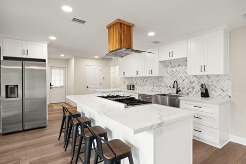 roommates in Undisclosed, Rosenberg, TX 77471 *NEW* Rosenberg Retreat PadSplit | Stylish Rooms + Luxury Finishes + Prime Location! (id. 37746) - cirtru.com