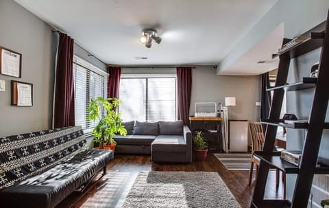 Private Room in 3Bed.1.5Bath
