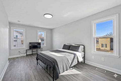 Fully Renovated Close to waterfront parks and fishing (id. 25851)