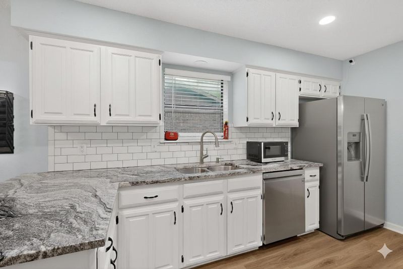 WE MAY NOT BE FOR YOU. We Are For Quality Working Professionals Seeking a Community to #RentSmarter •  A Home: You Deserve More Than Just a Room!All Utilities •  1Gig WiFi • Fully Stocked Kitchen  Top Host in Carrollton (id. 21663)