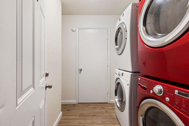 roommates in Undisclosed, Dallas, TX 75241 Comfortable Dallas Property  Large home with two fridges and two Washer & Dryer sets.  Fast Wifi (id. 16678) - cirtru.com