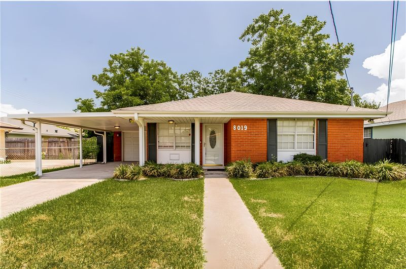 roommates in Undisclosed, New Orleans, LA 70126 Seabrook, New Orleans House with Backyard (id. 5162) - cirtru.com