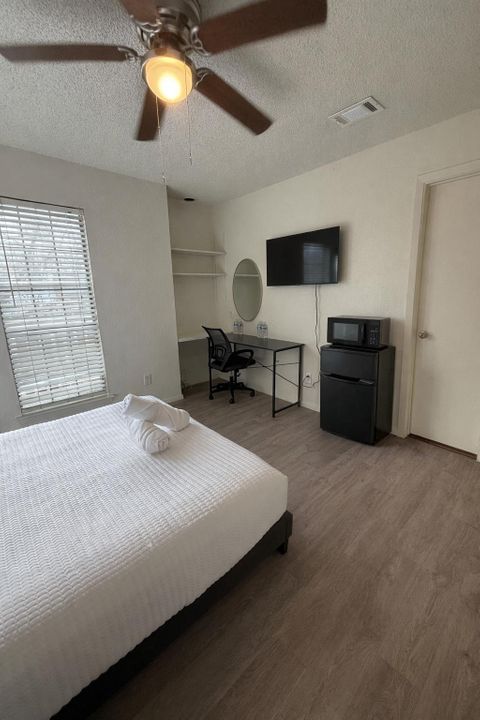 North Austin -  Hyde Park MicroTel Vibes, in the Heart of University of Texas and Downtown Austin (id. 29681)