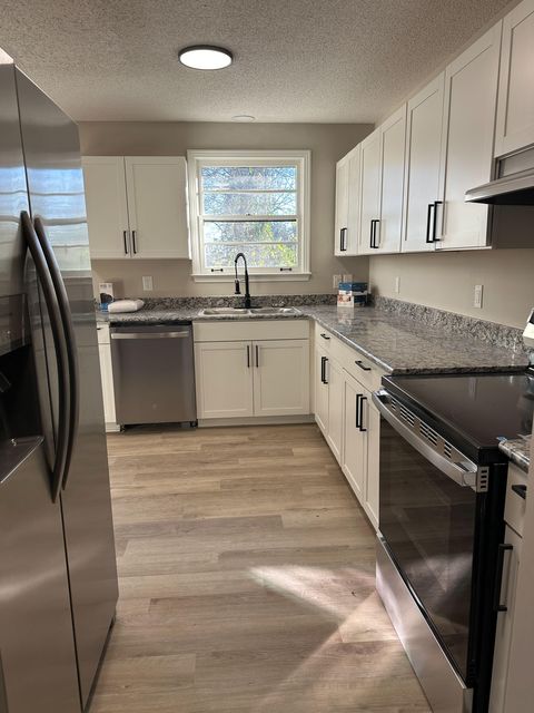 Stylishly Renovated Home on Quiet Hermitage Cul-de-Sac (id. 18913)