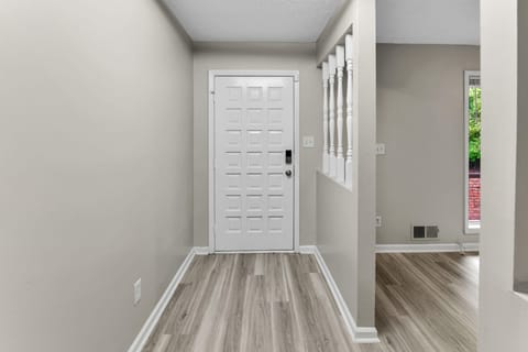 Newly renovated  5 bedroom home on W. Fayetteville Road in Riverdale (id. 38934)