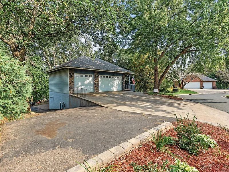 roommates in Burnsville Private Room in 6Bed.4Bath - cirtru.com
