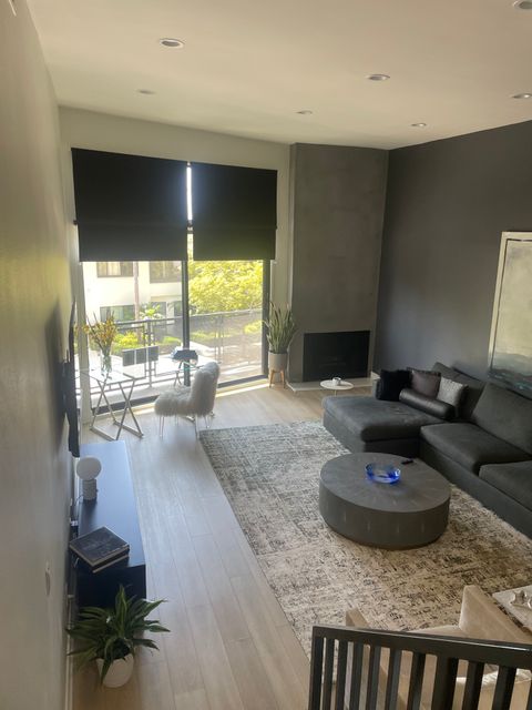 roommates in West Hollywood Room2Bed.2Bath - cirtru.com