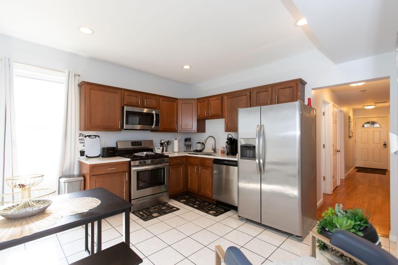 roommates in Undisclosed, Dorchester, MA 02124 Live in Dorchester (id. 18736) - cirtru.com