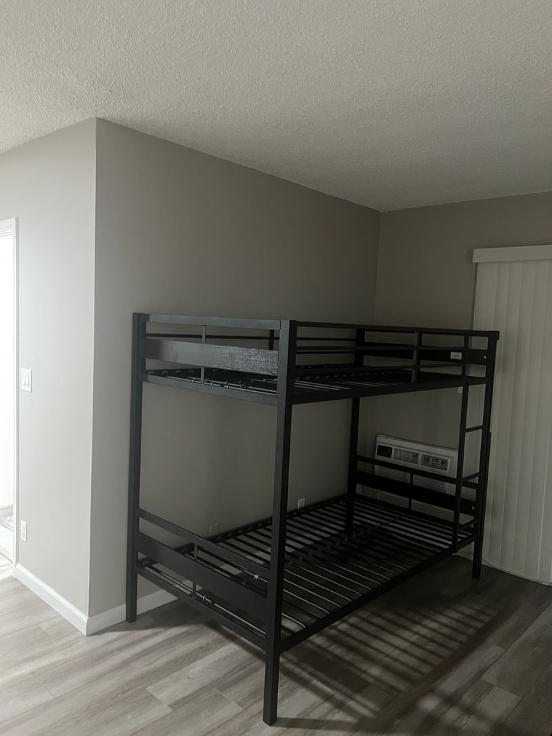roommates in Reseda Room1Bed.1Bath - cirtru.com