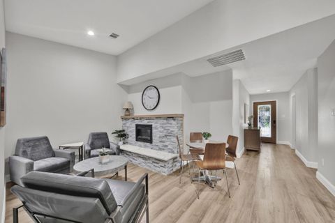 All utilities included – no surprise bills!
 Low move-in fee for an easy start
 Fast, Free Fiber Wi-Fi included
 Smart lock on every room for added security and convenience
 Bus routes just steps from the door (id. 15846)