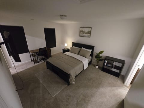 Bedrooms w/ En-Suite Bath- Fully Furnished - WiFi Included (id. 37164)