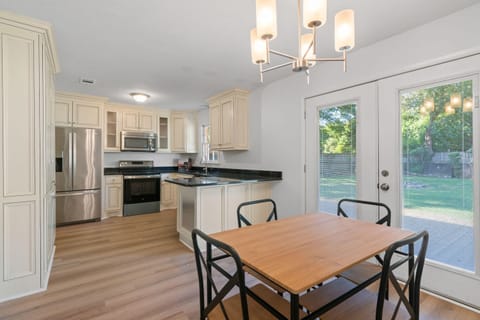 roommates in Undisclosed, Warner Robins, GA 31088 Private Room from $159/Week - Free WiFi, Laundry, and spacious backyard. (id. 17713) - cirtru.com