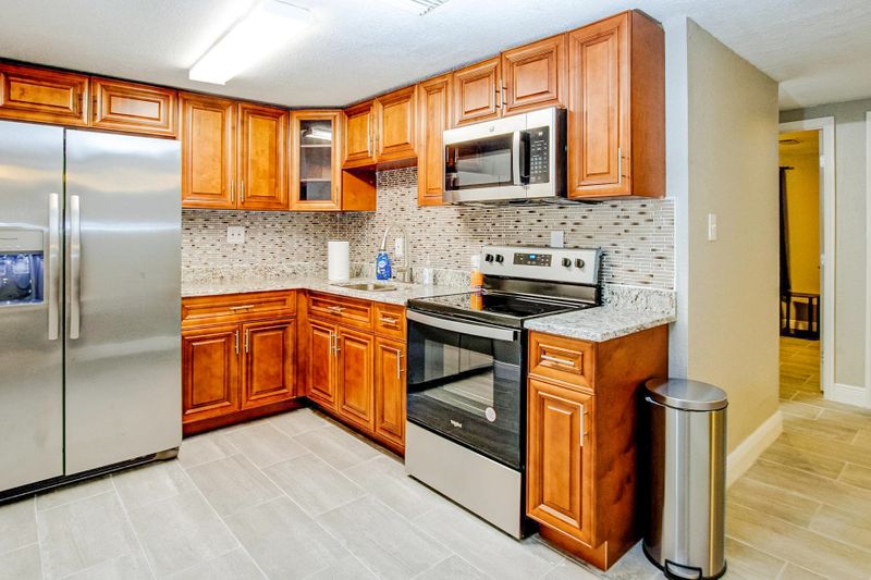 , USF AREA TOTALLY REMODEL close to everything . Bus stop 1 block away (id. 1510)