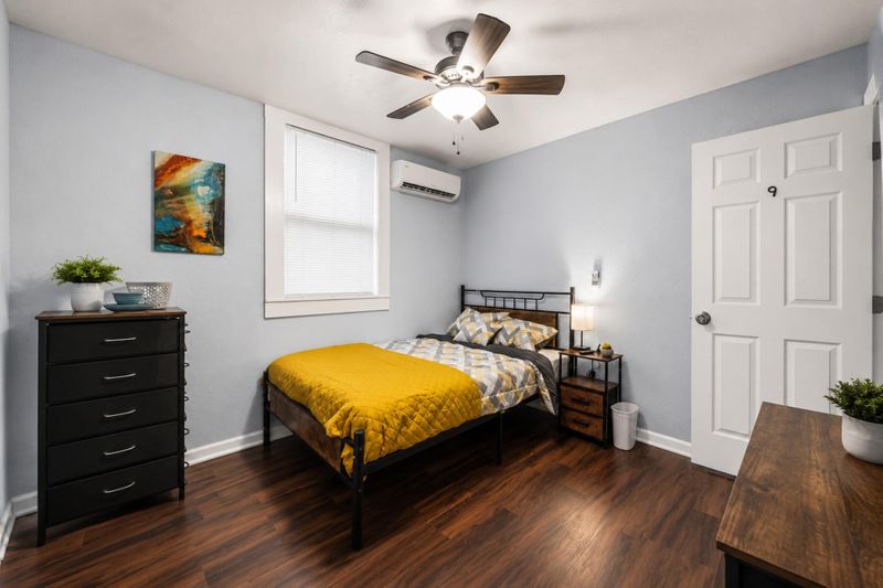 Superhost Quiet, Friendly, Drama-Free  Professional Community  Utilities Included  Fastest High-Speed Wi-Fi  On-Site Washer & Dryer  Close to Bus Stop and Shopping ! (id. 6854)