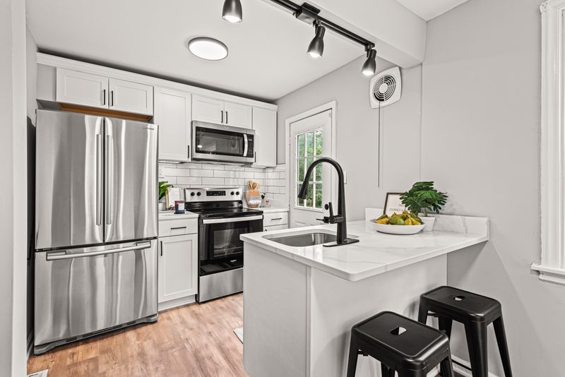 roommates in Undisclosed, Richmond, VA 23222 Firepit, big new back deck & high-quality in desireable Northside. Only 3 bedrooms for privacy. Easy access I64/I95 hospitals, 5 mins to VCU, baseball stad. 1GB WIFI, 12" Tempurpedic with massage chair & Veri-desk. Plenty of parkings. New appliances. (id. 8998) - cirtru.com