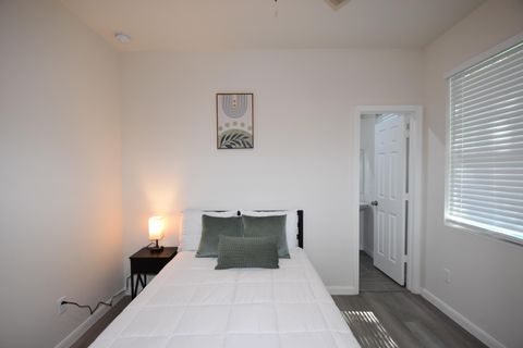roommates in Undisclosed, Houston, TX 77033 South Houston Home - Private Bathroom in Every Room & Easy Commute (id. 5516) - cirtru.com