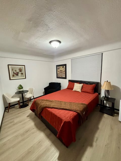 Newly renovated, private and secure rooms close to Cleveland colleges, hospitals, and downtown. (id. 40641)