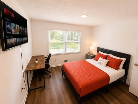 Modern, Homey & Move-In Ready  Spacious Rooms  Bright, Cozy Common Areas (id. 40006)