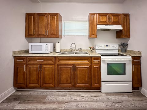 Tampa Heights home . Down the street from downtown and all the action in TAMPA!!! (id. 10246)