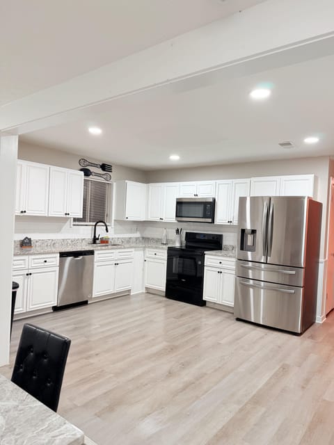 MOVE-IN READY ROOMS NEAR JOBS, SHOPPING & TRANSIT- SNELLVILLE (id. 33408)