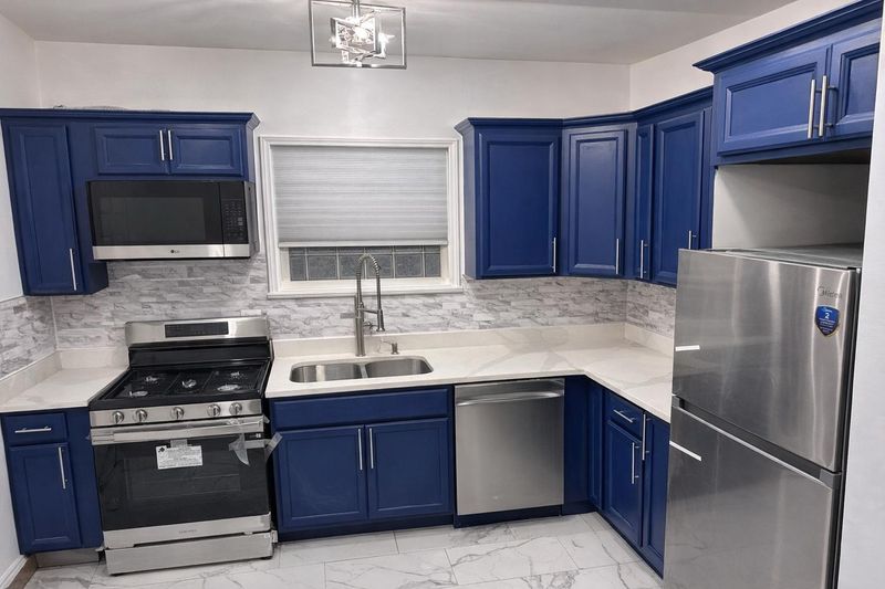 Luxury South Shore Living | Smart Rooms + Sauna + Garage Parking + Weekly Professional Cleaning (id. 32766)