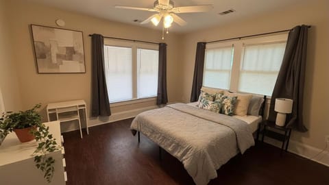 roommates in Undisclosed, East Point, GA 30344 Right in the heart of downtown East Point - walk to everything including MARTA train station (id. 19858) - cirtru.com