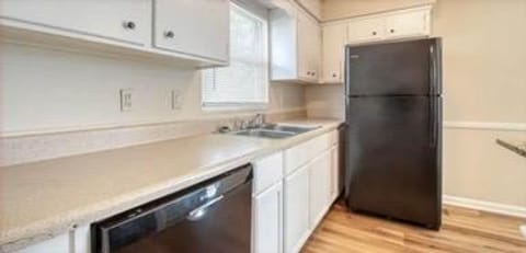 Quiet, corner-lot in Orange Park (id. 33407)