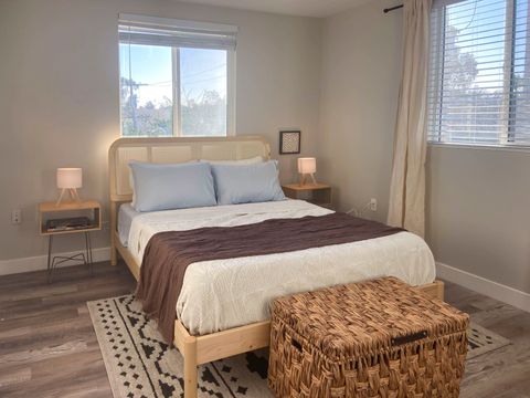 Newly Built, luxurious & CLEAN Townhouse -- FREE laundry & street/garage parking! (id. 20388)