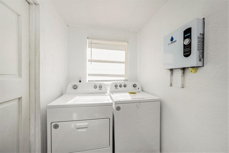 roommates in Undisclosed, St. Petersburg, FL 33711 St. Petersburg House with Dining area. Homey & newly-renovated (id. 9271) - cirtru.com