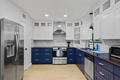 South Austin Newly Renovated Beautiful Cozy Home Near Public Transit (id. 8626)