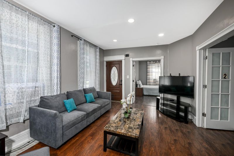 roommates in Undisclosed, Cleveland, OH 44109 Homey & newly-renovated Cleveland House with Living room (id. 7835) - cirtru.com