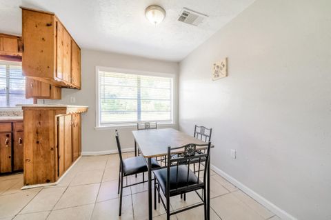 SuperHost, Quick Walk to Transit, Updated Houston Home Near Space Center & Museum District! (id. 853)