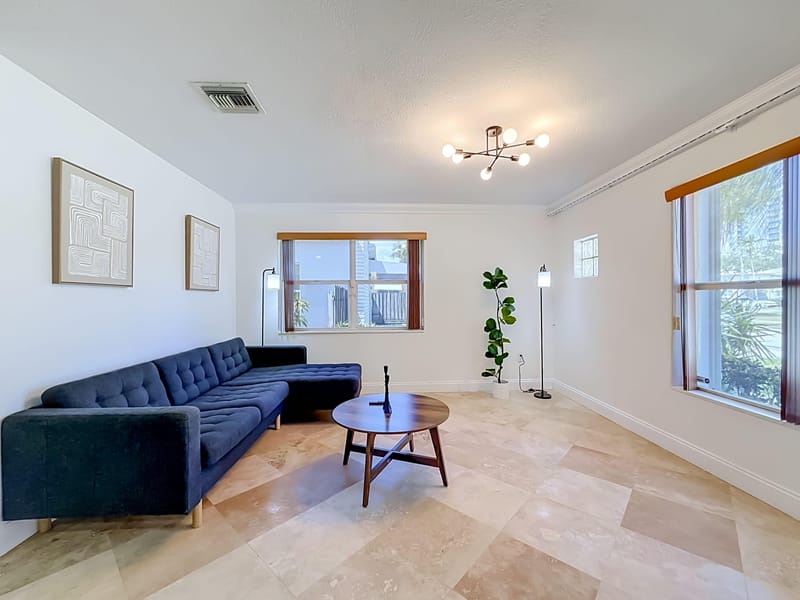 Hollywood Home close to Beach, Park and business district. (id. 36778)