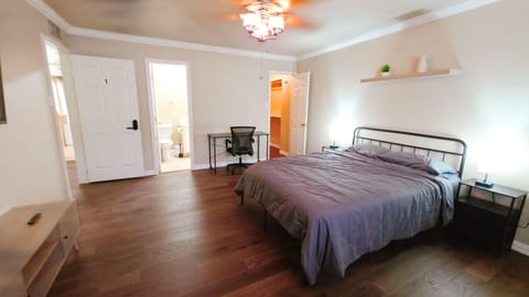 Cozy living with spacious rooms next to Chinatown, Sugarland, Richmond and Alief! (id. 39508)