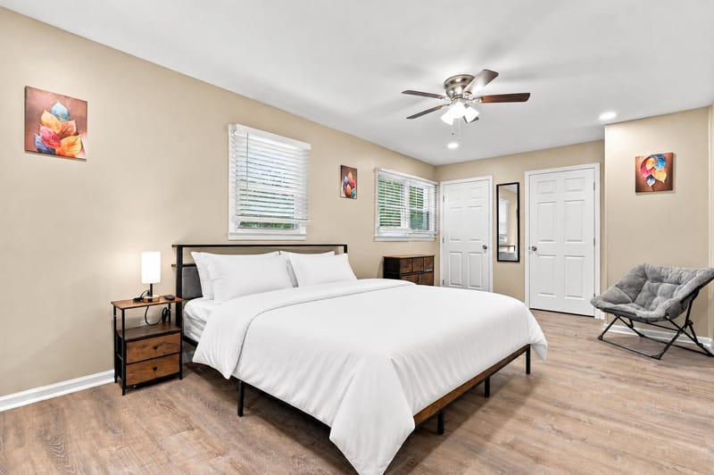 Spacious & Comfortable Home in Decatur: Fully Furnished Shared Living with Private Bathrooms |  Free Wi-Fi , Monthly Cleanings , Bright Open Areas , Near Highways & Transit (id. 46183)