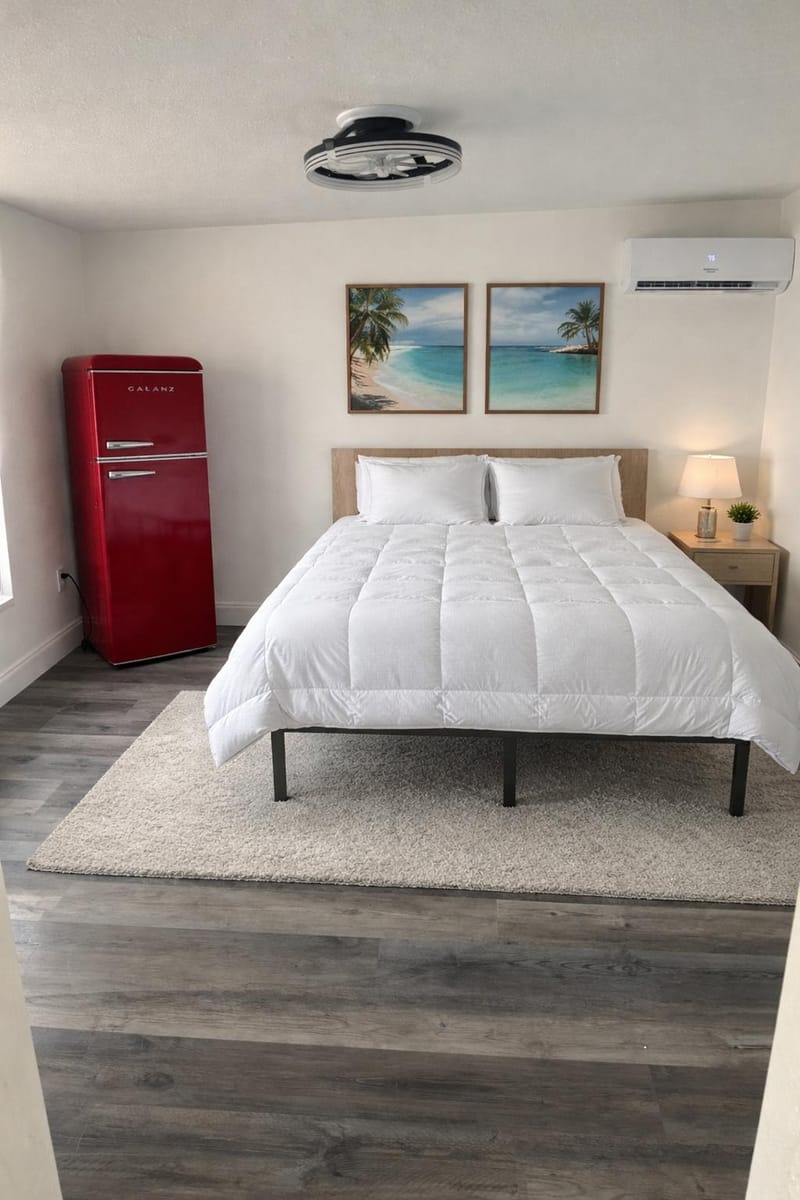 Studio Apt + Queen Bed with Multi Occupancy |  Modern Tampa Home (id. 33535)