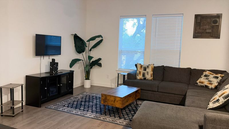 roommates in Undisclosed, Leander, TX 78641 Modern Leander Home (id. 20049) - cirtru.com